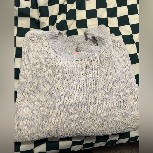 Abercrombie and Finch cheetah print sweater - Picture 2 of 3